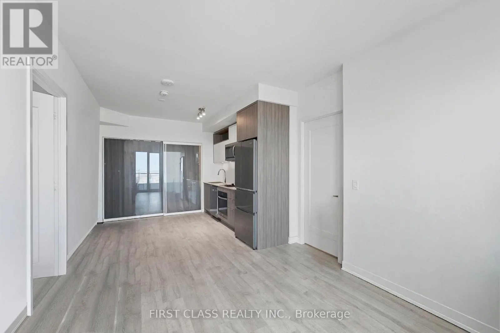 2706 E - 70 PRINCESS STREET