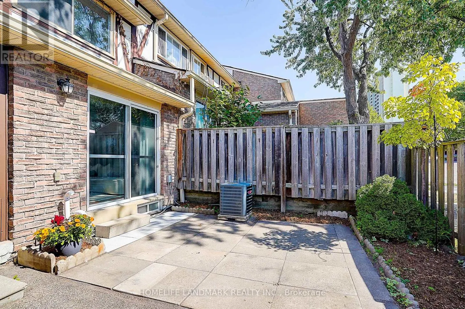 25 BRACKEN FERNWAY