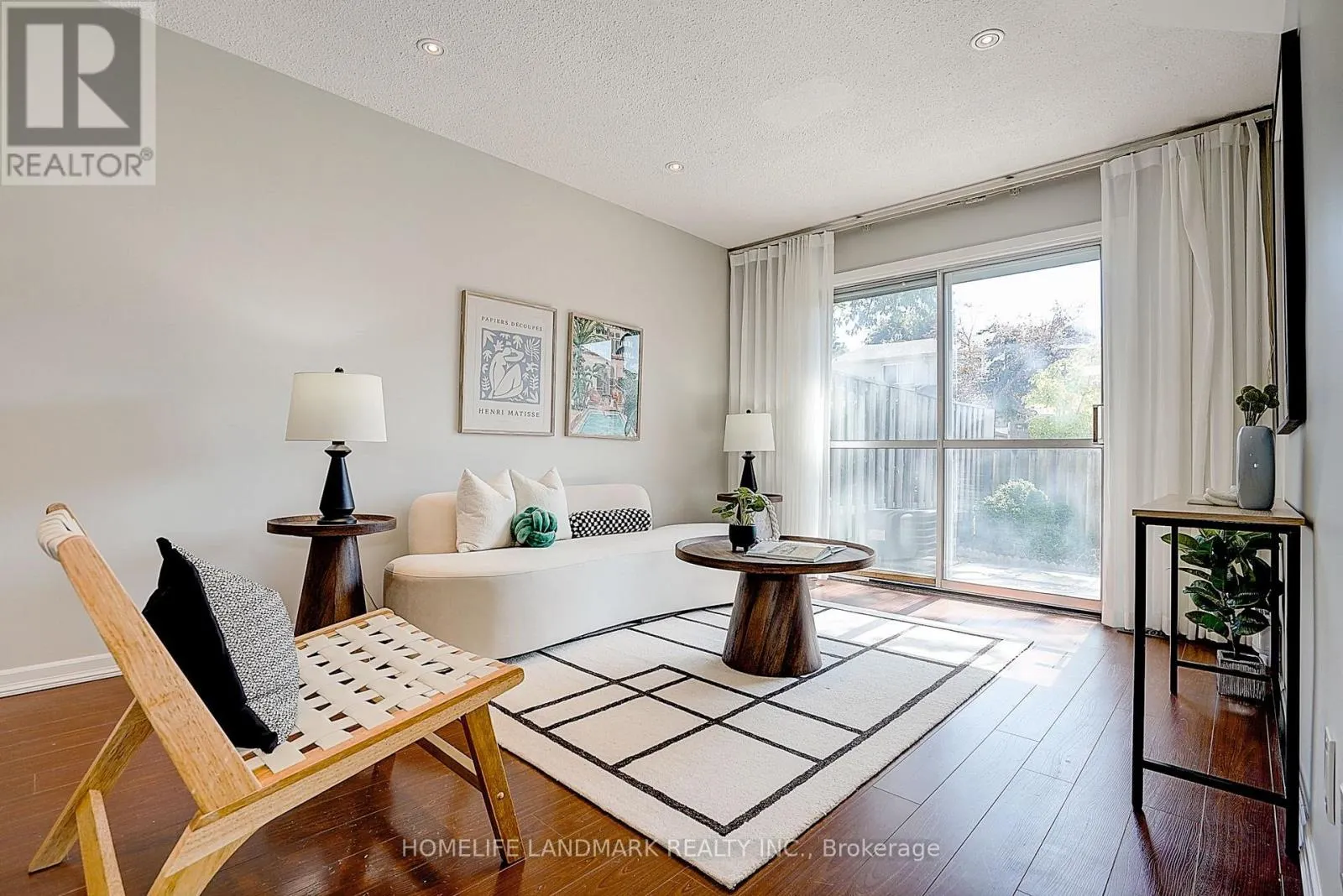 25 BRACKEN FERNWAY