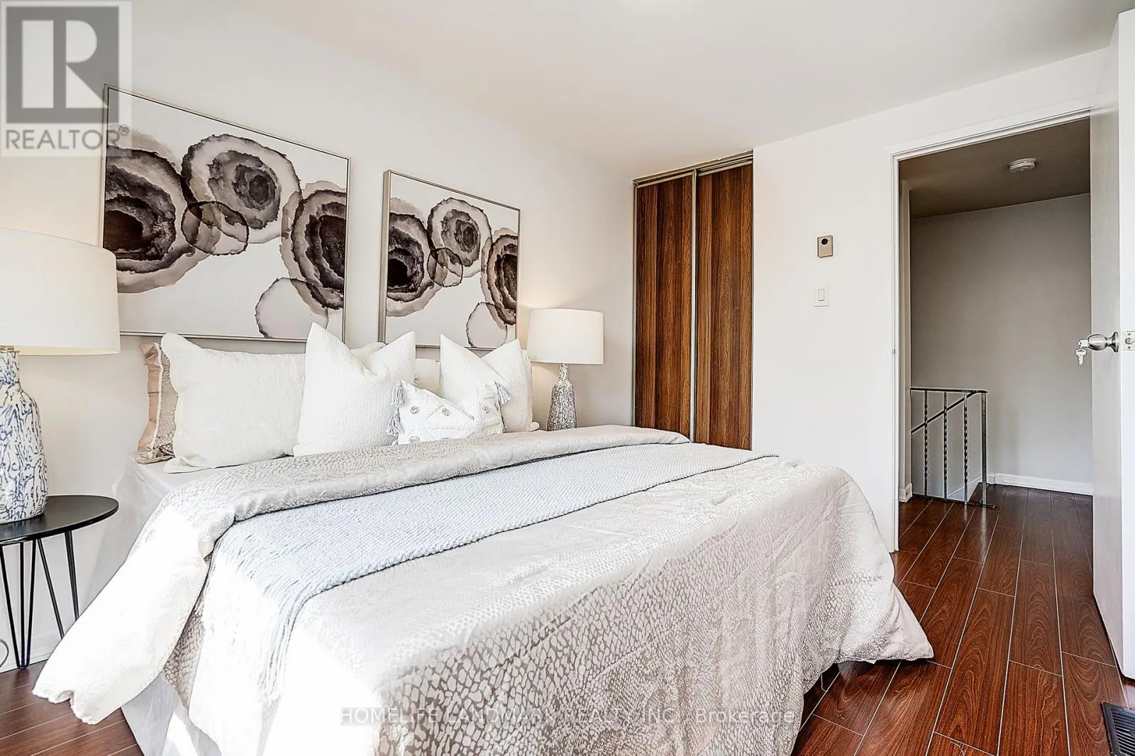 25 BRACKEN FERNWAY