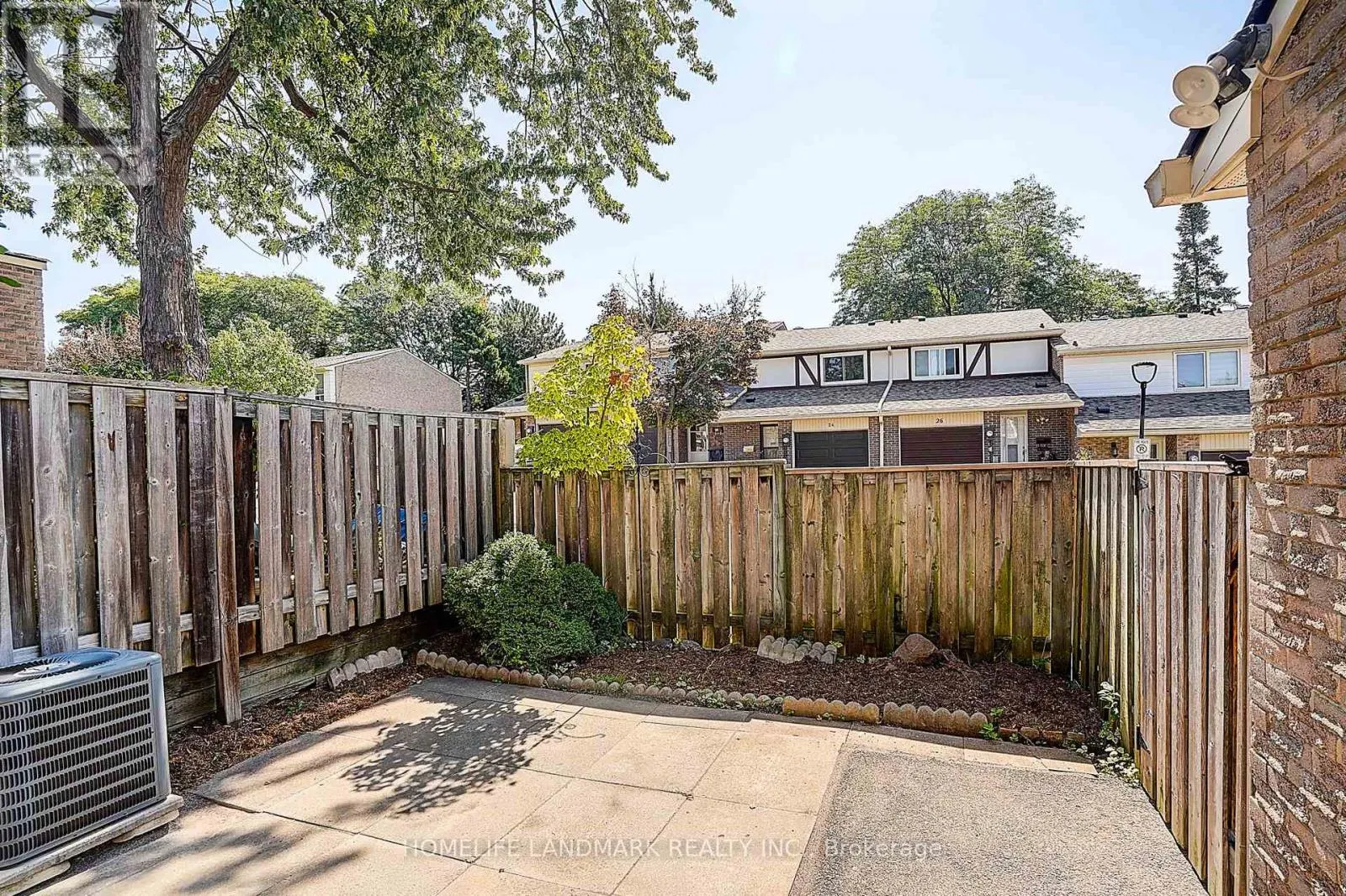 25 BRACKEN FERNWAY