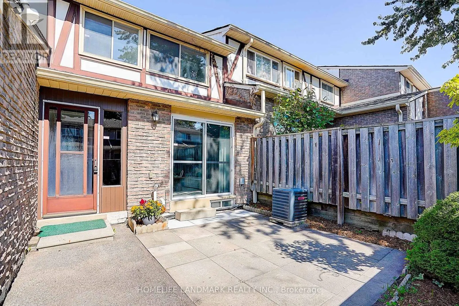 25 BRACKEN FERNWAY