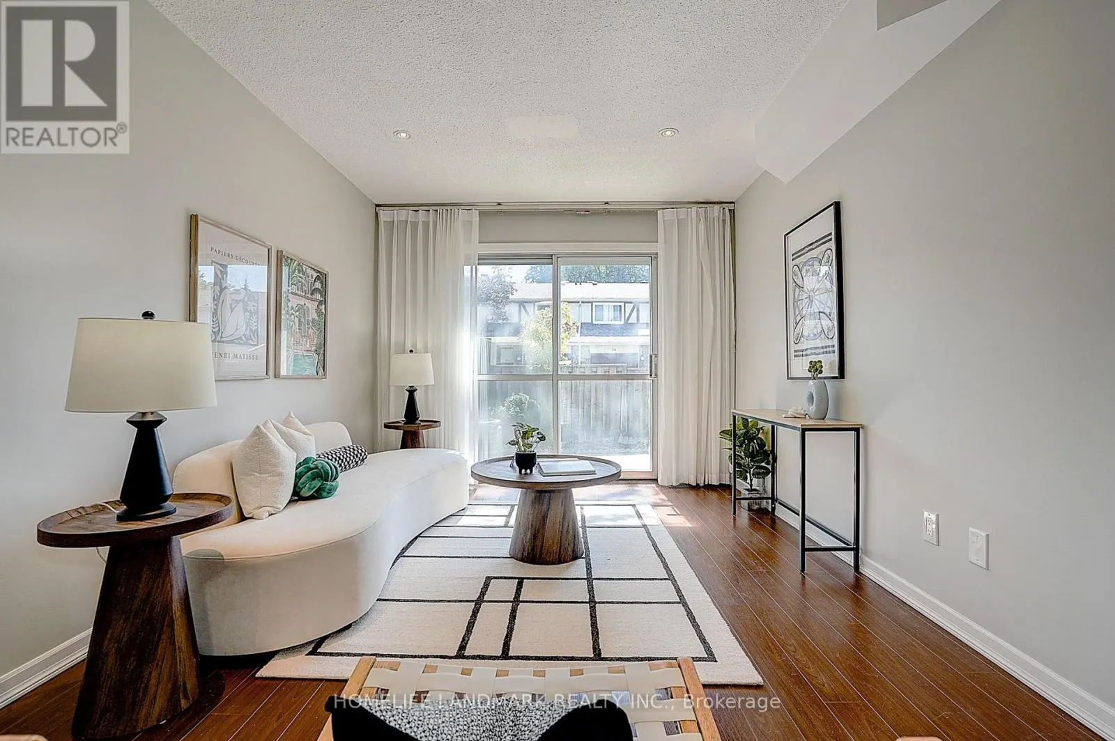 25 BRACKEN FERNWAY