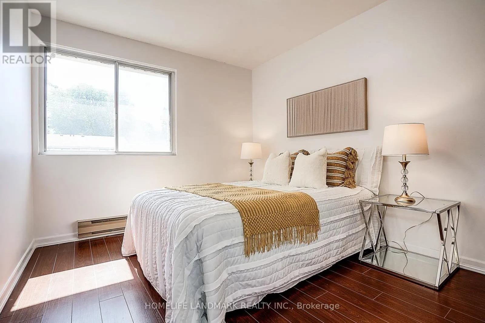 25 BRACKEN FERNWAY