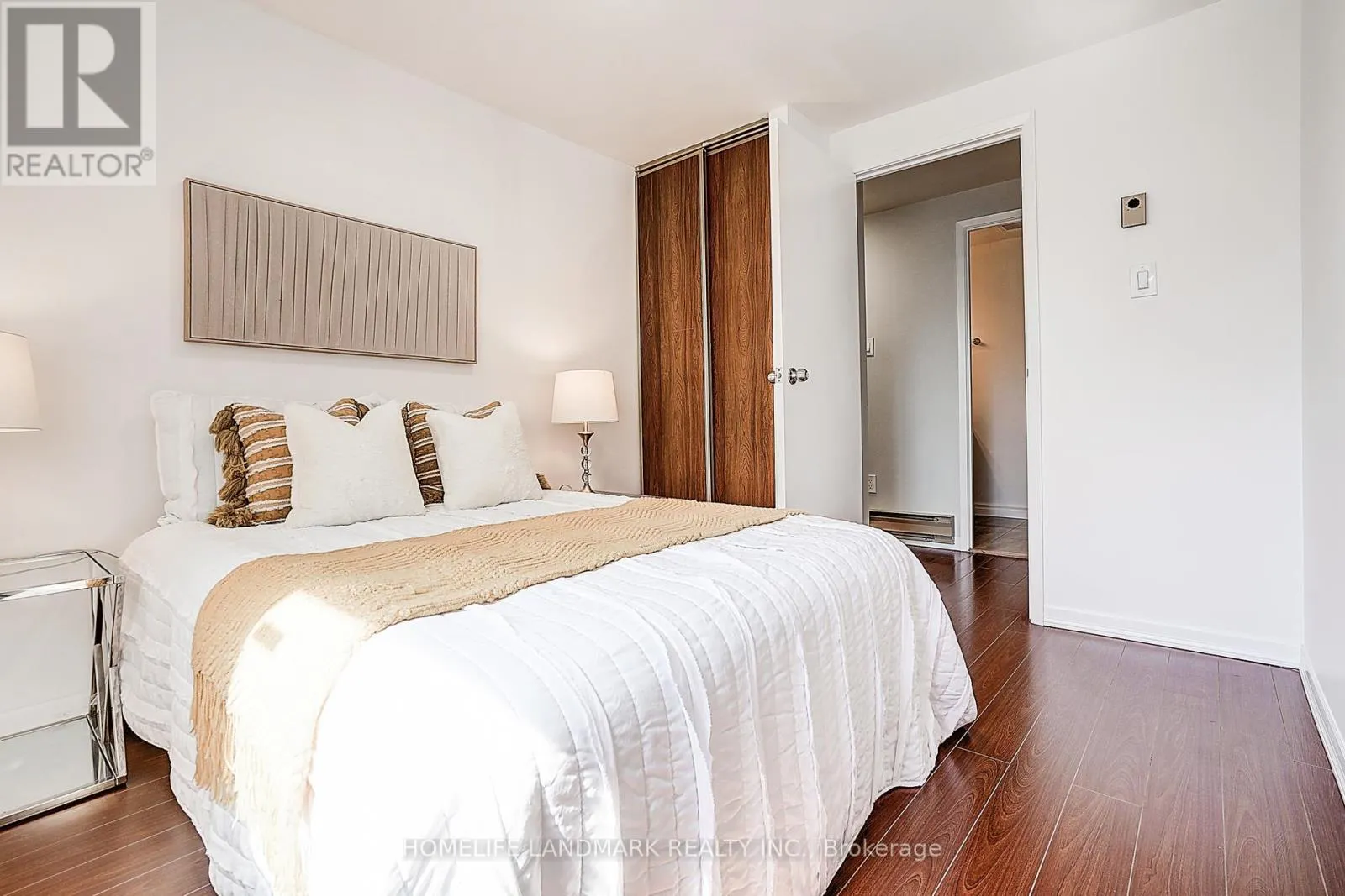 25 BRACKEN FERNWAY