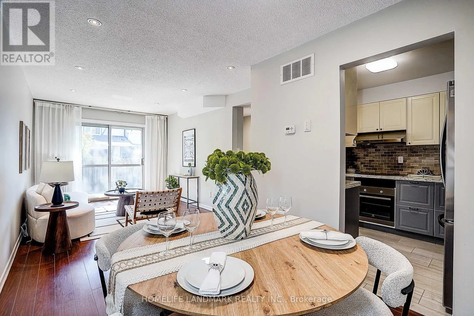 25 BRACKEN FERNWAY