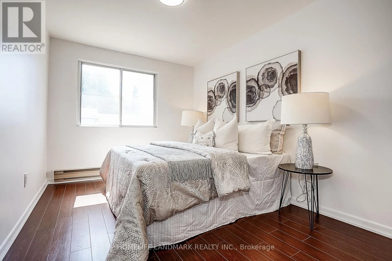 25 BRACKEN FERNWAY