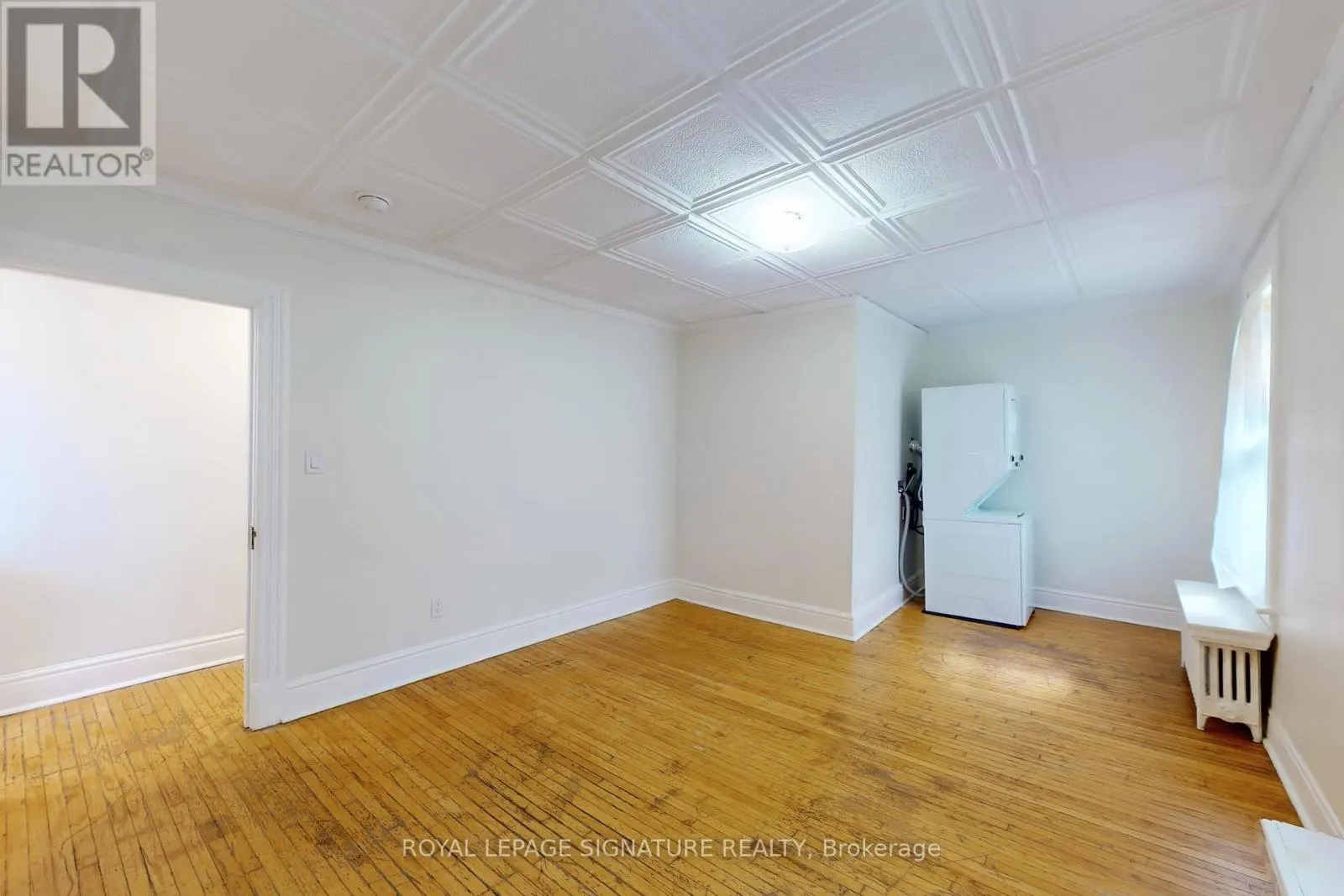 A - 966 DUNDAS STREET W