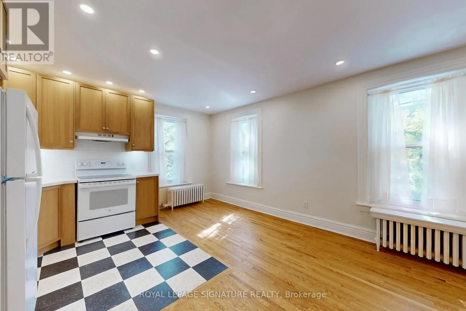 A - 966 DUNDAS STREET W