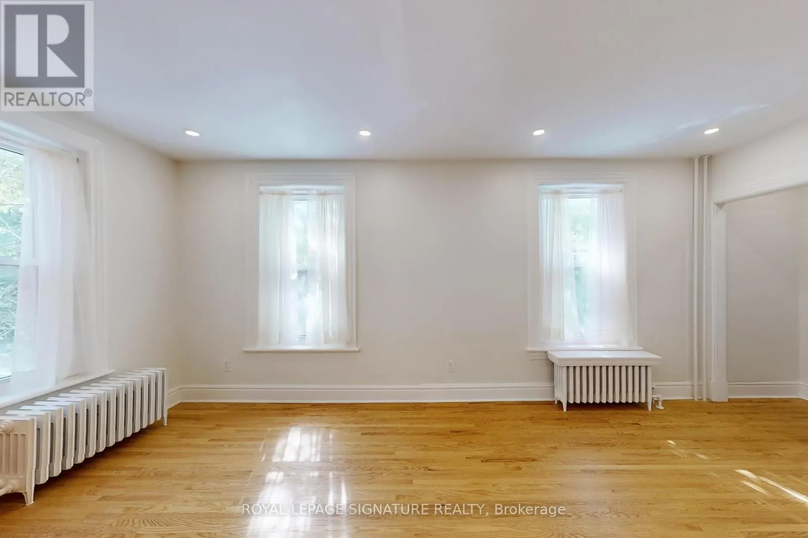 A - 966 DUNDAS STREET W