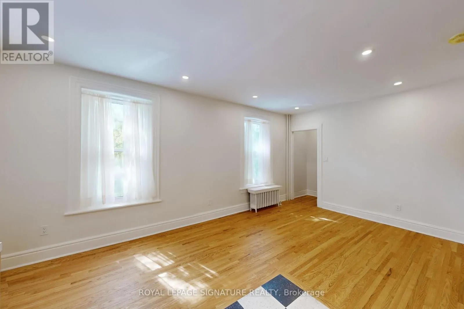A - 966 DUNDAS STREET W