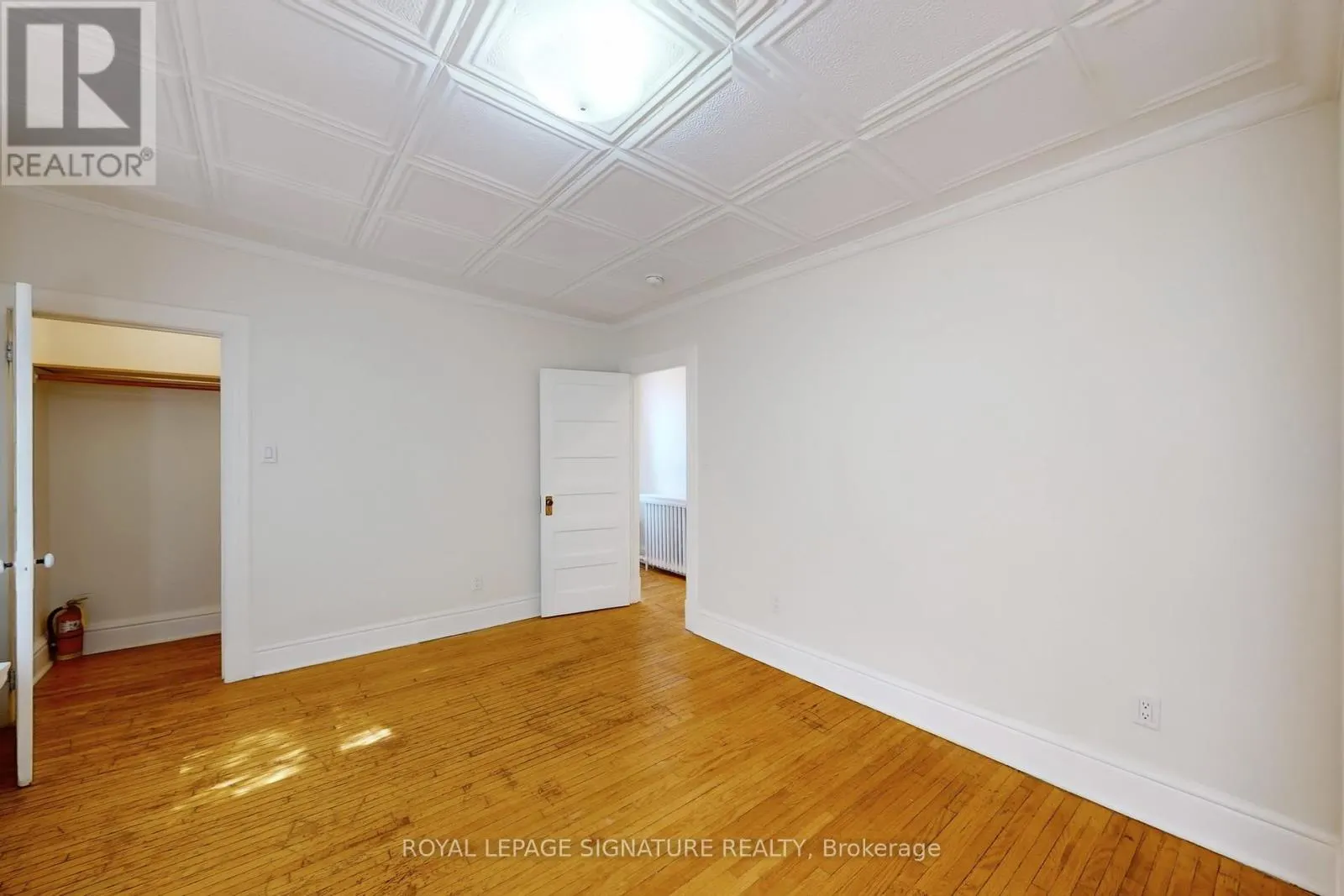 A - 966 DUNDAS STREET W