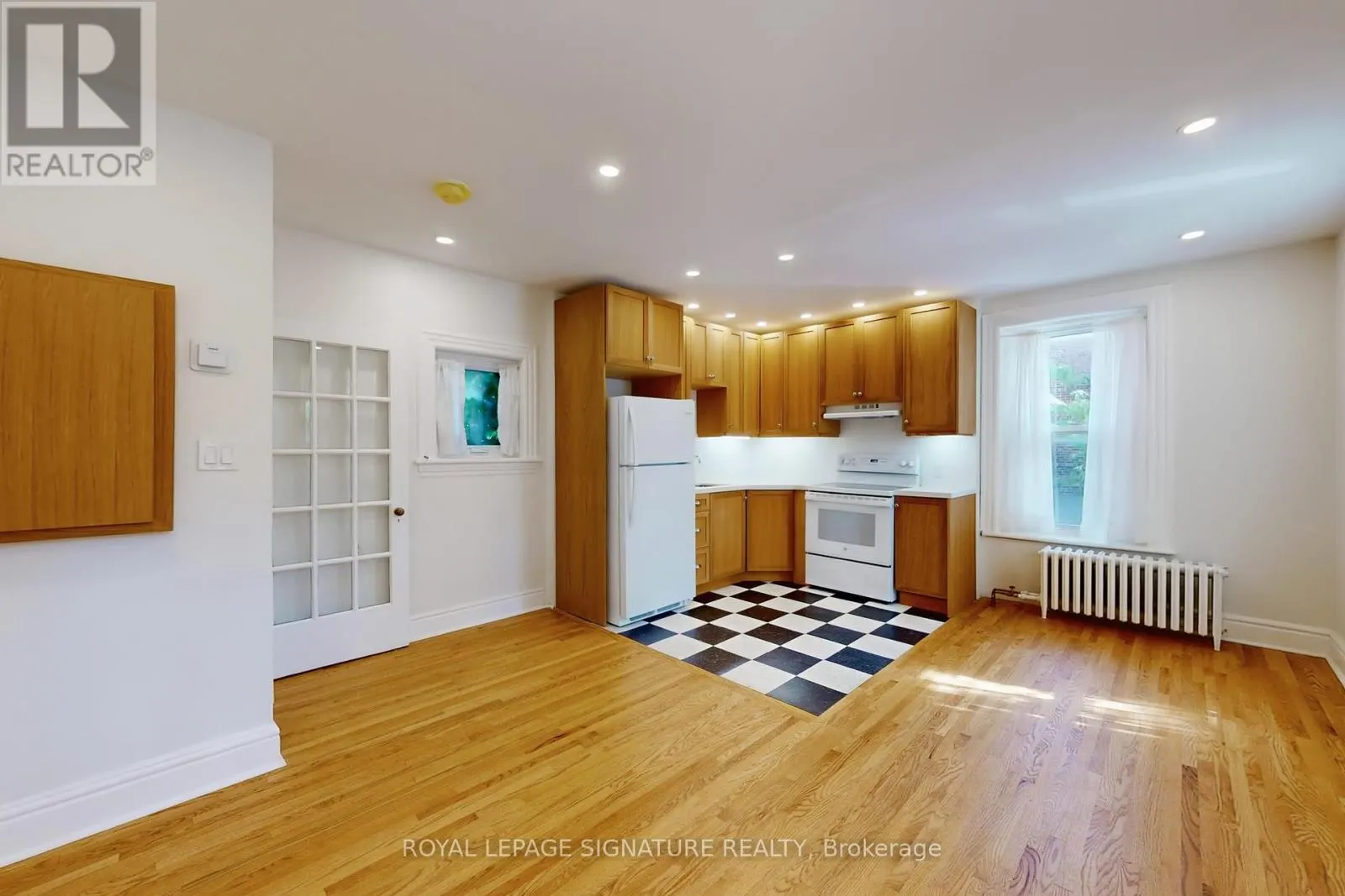 A - 966 DUNDAS STREET W