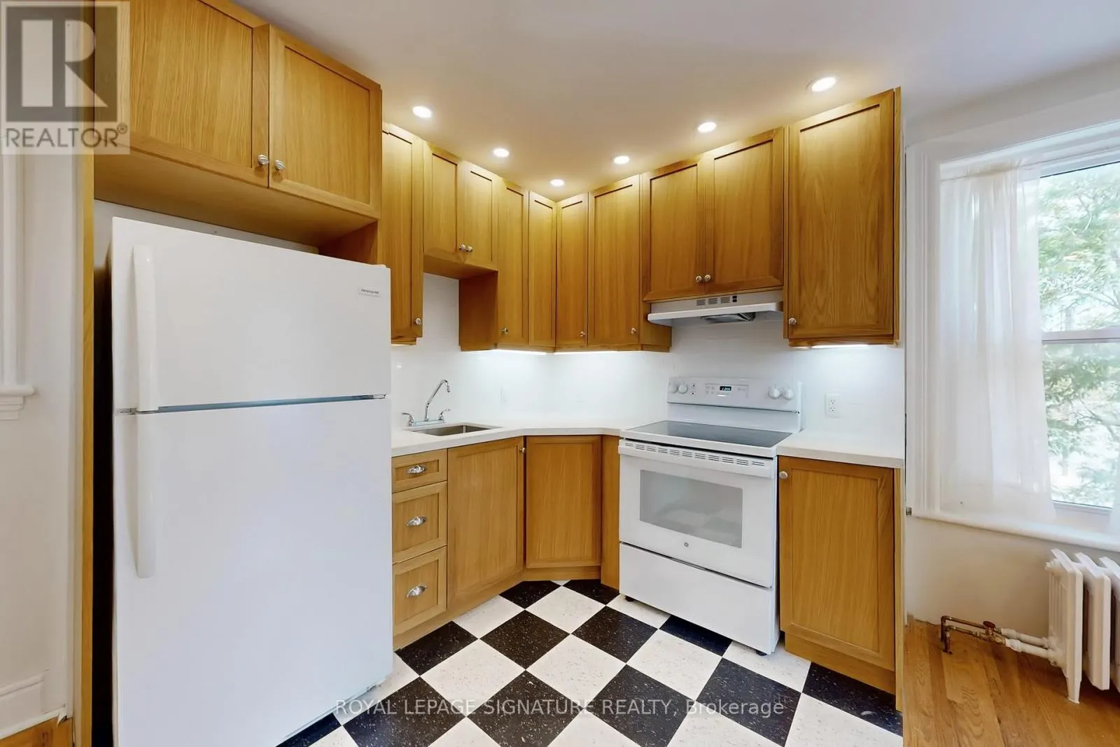 A - 966 DUNDAS STREET W