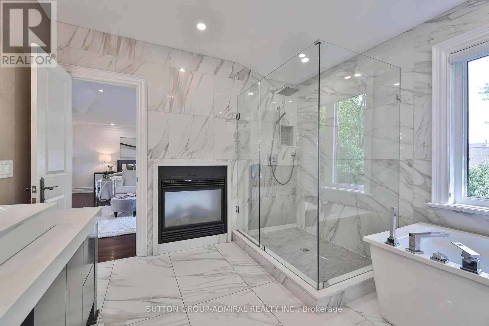 453 GLENGROVE AVENUE W
