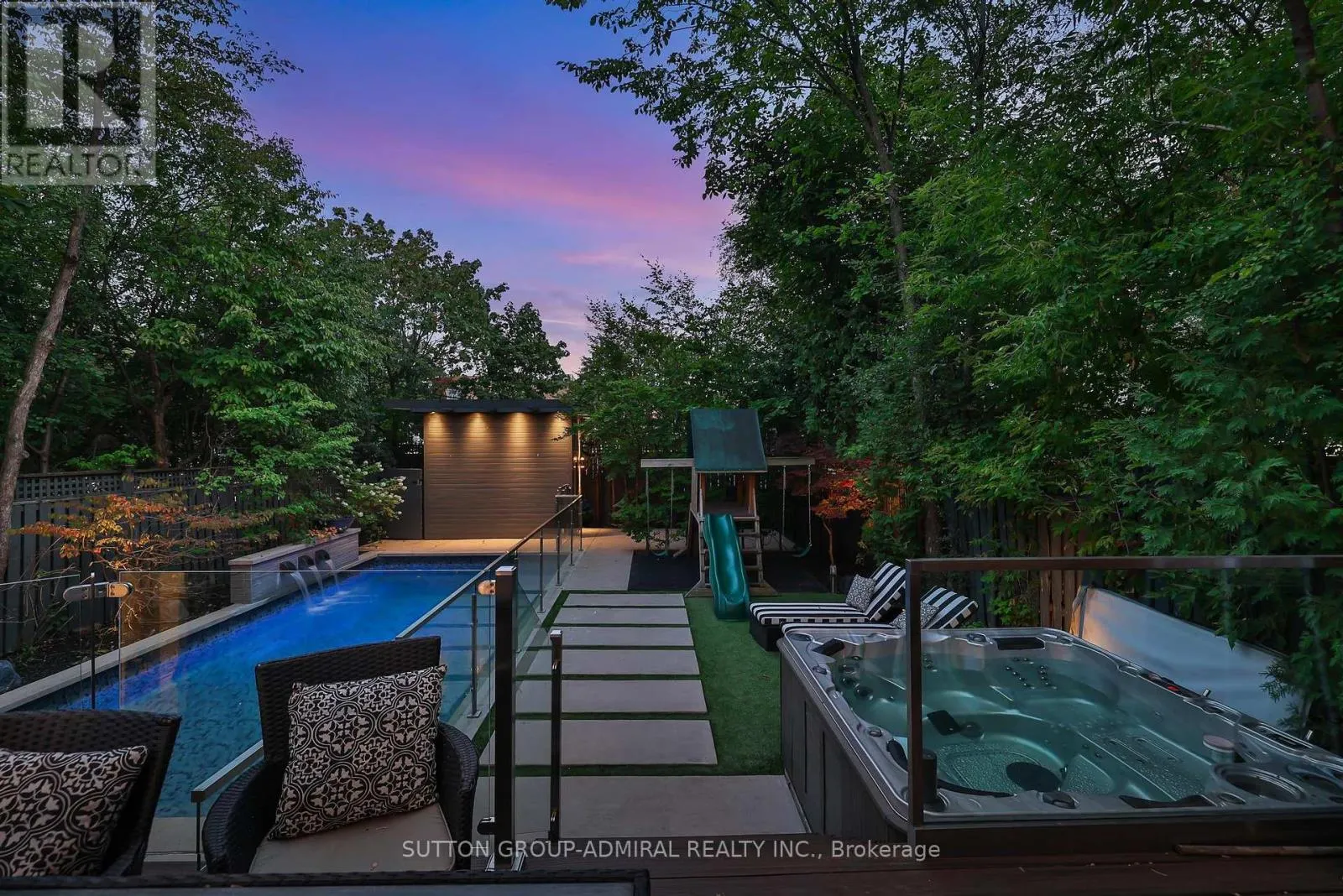 453 GLENGROVE AVENUE W