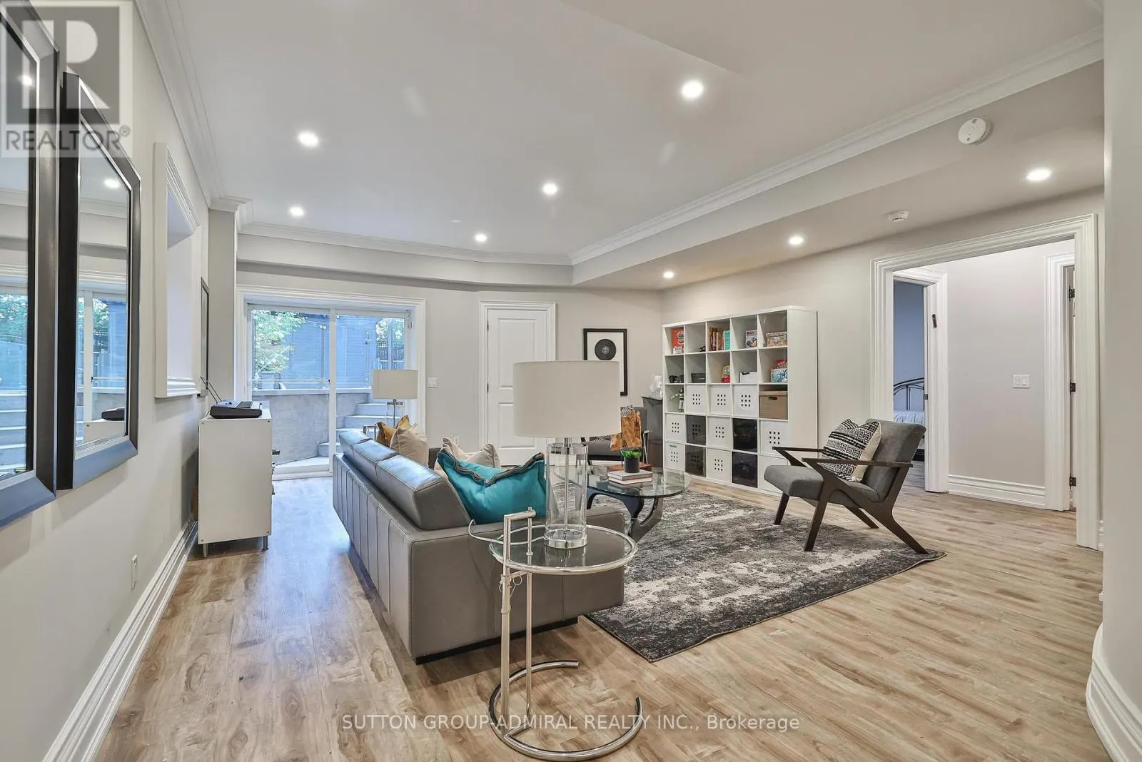453 GLENGROVE AVENUE W