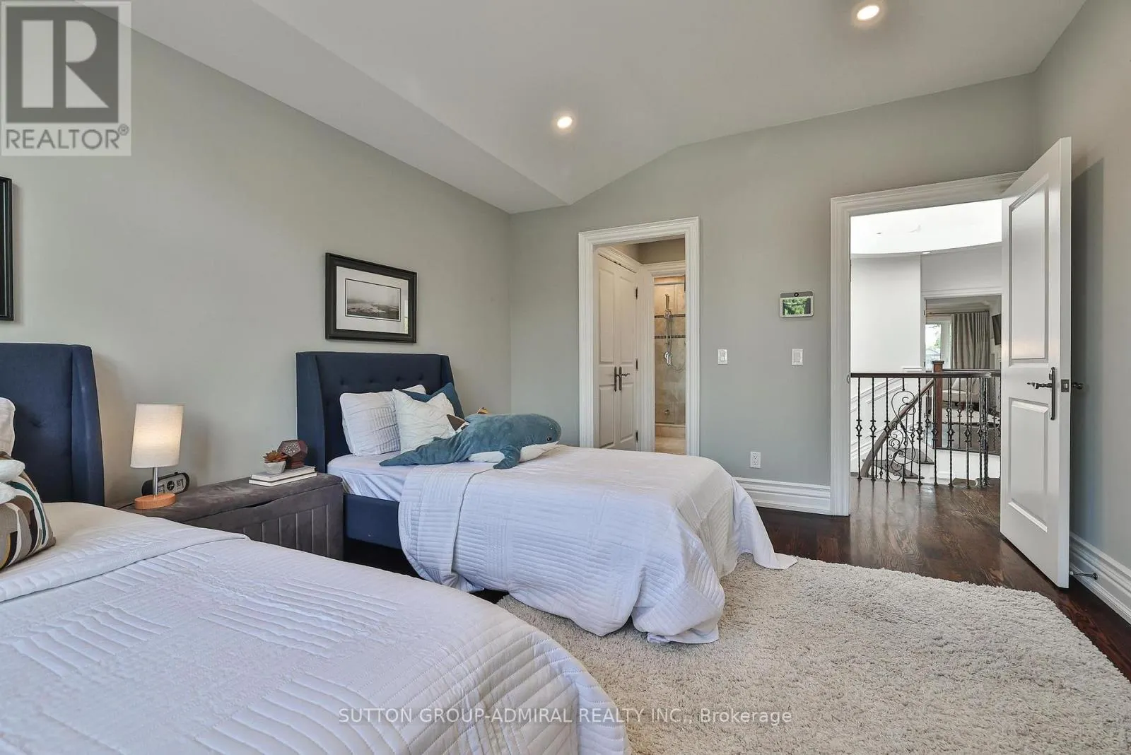 453 GLENGROVE AVENUE W