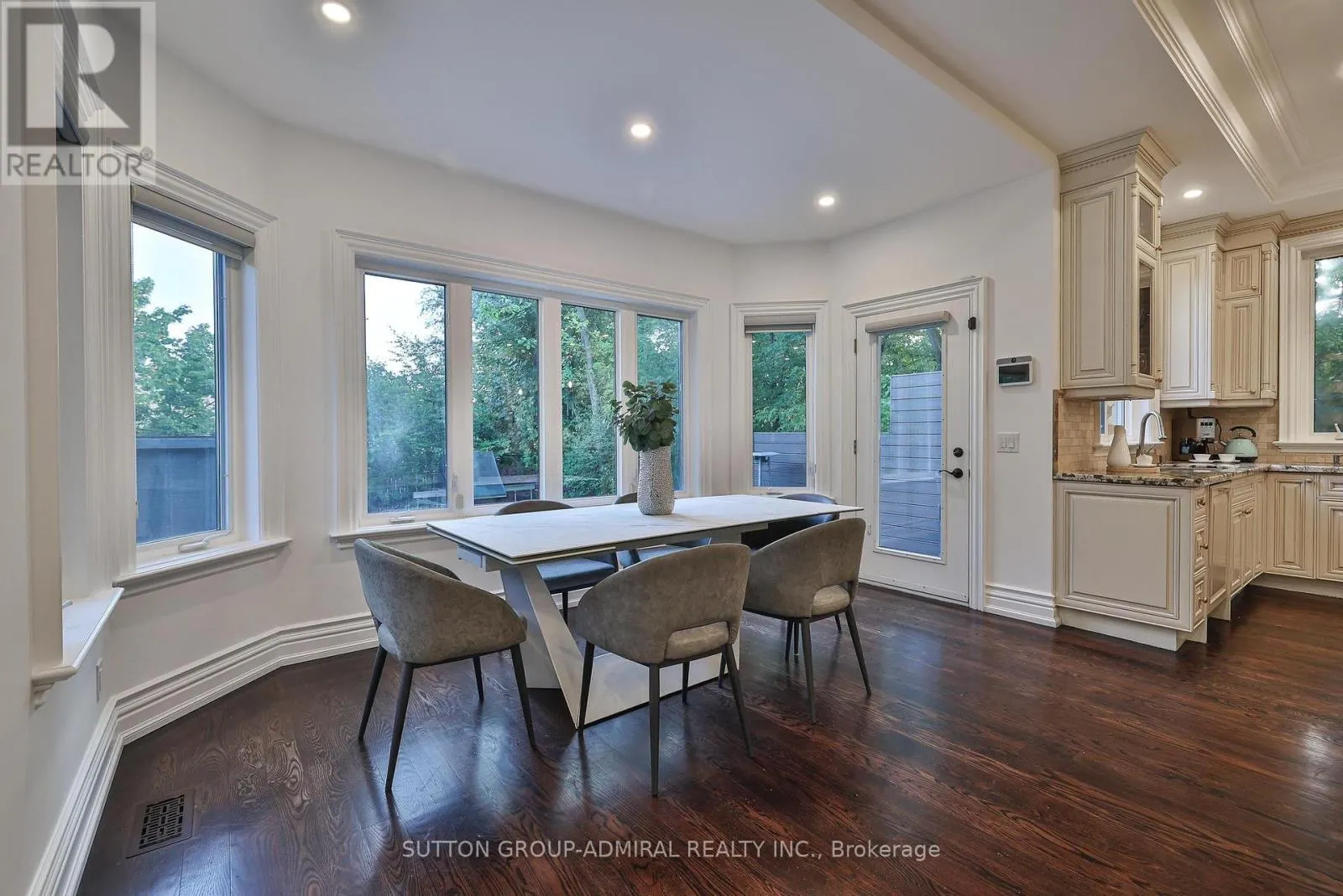 453 GLENGROVE AVENUE W