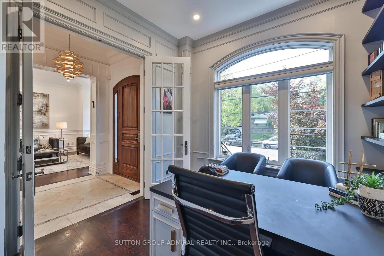 453 GLENGROVE AVENUE W