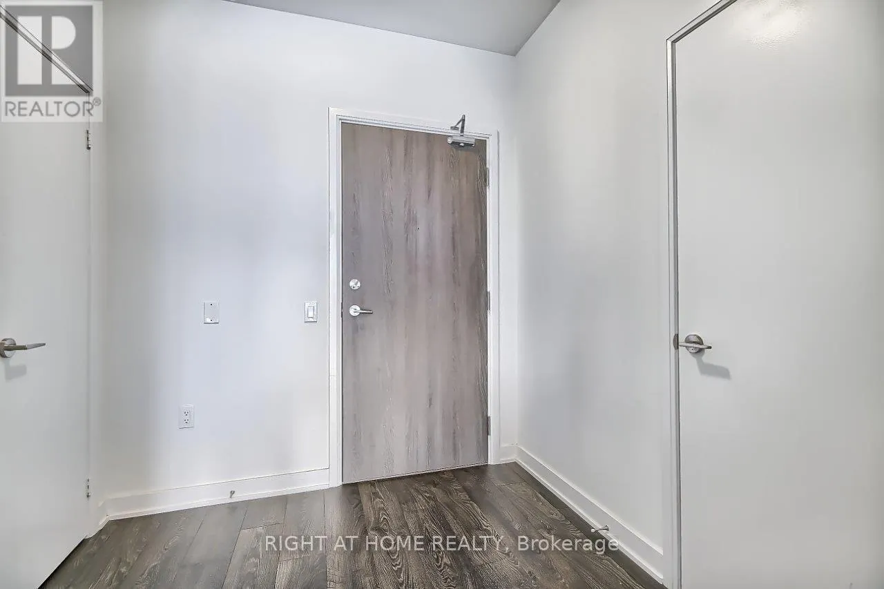 1506E - 576 FRONT STREET W