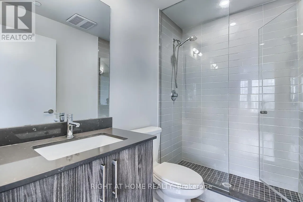 1506E - 576 FRONT STREET W