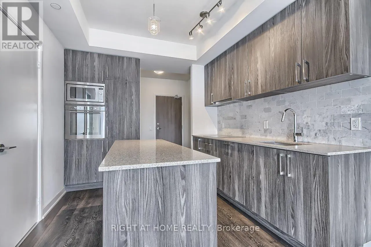 1506E - 576 FRONT STREET W