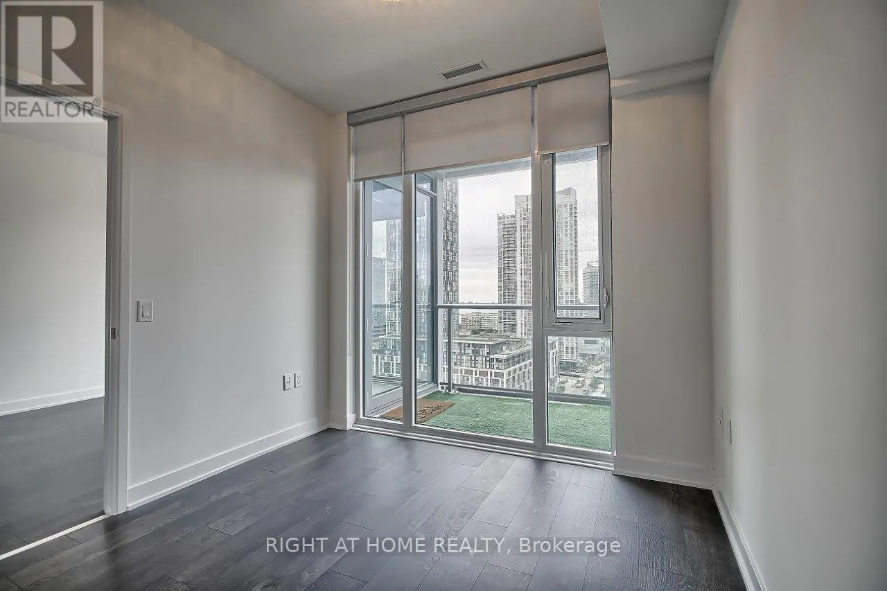 1506E - 576 FRONT STREET W