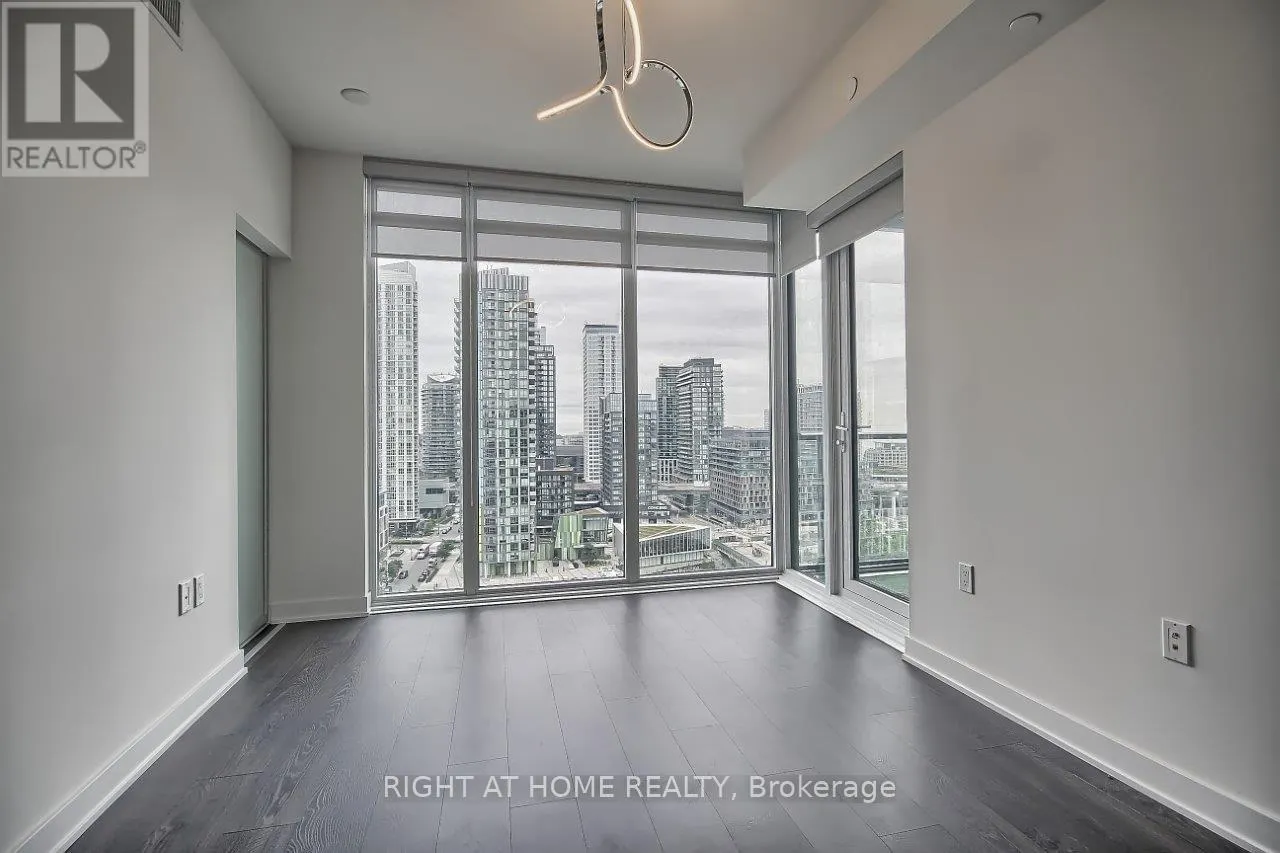 1506E - 576 FRONT STREET W