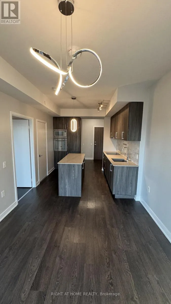 1506E - 576 FRONT STREET W