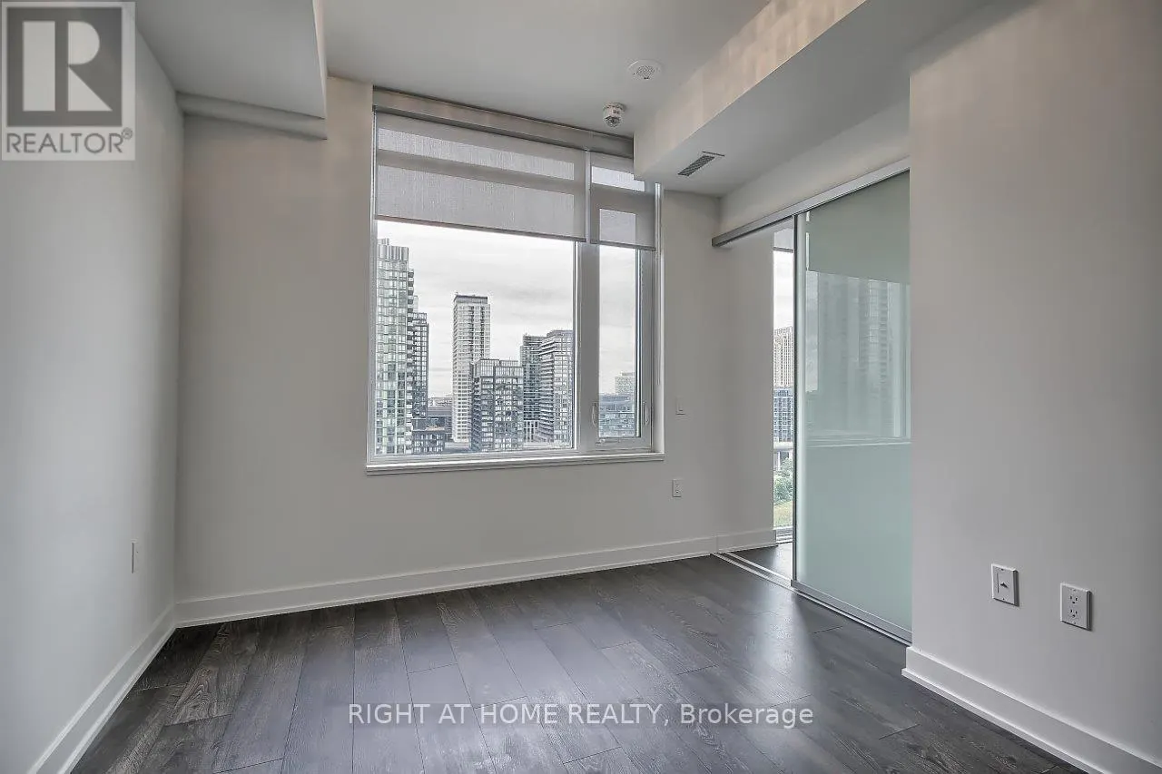 1506E - 576 FRONT STREET W