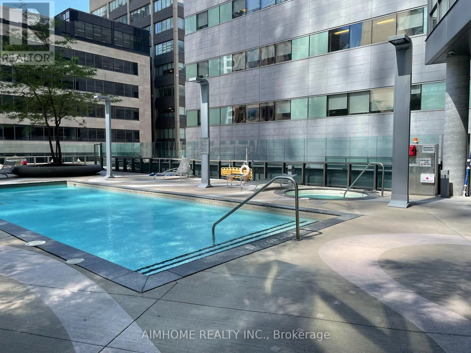 2407 - 832 BAY STREET