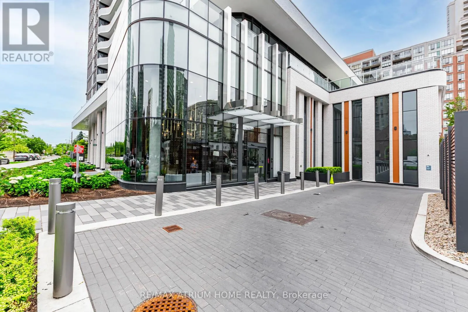 2509 - 15 HOLMES AVENUE
