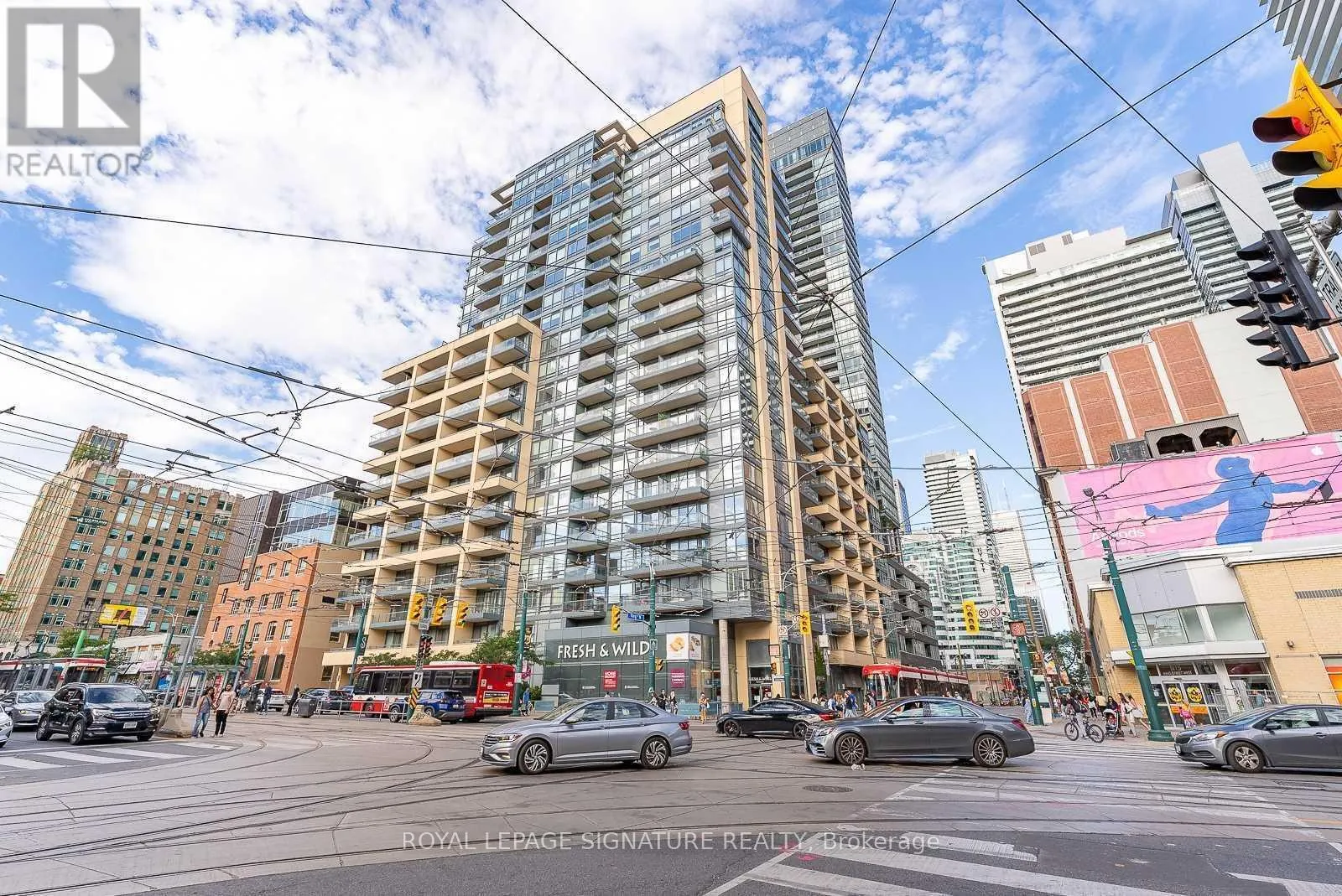 1315 - 438 KING STREET W