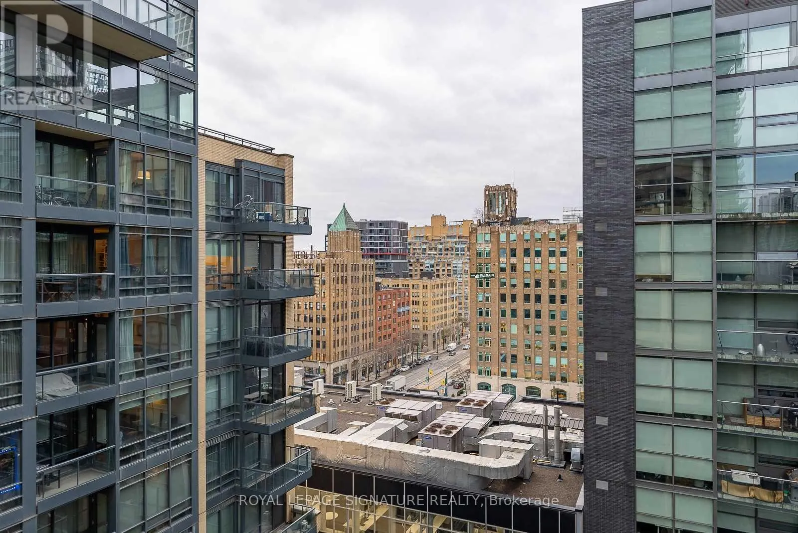 1315 - 438 KING STREET W