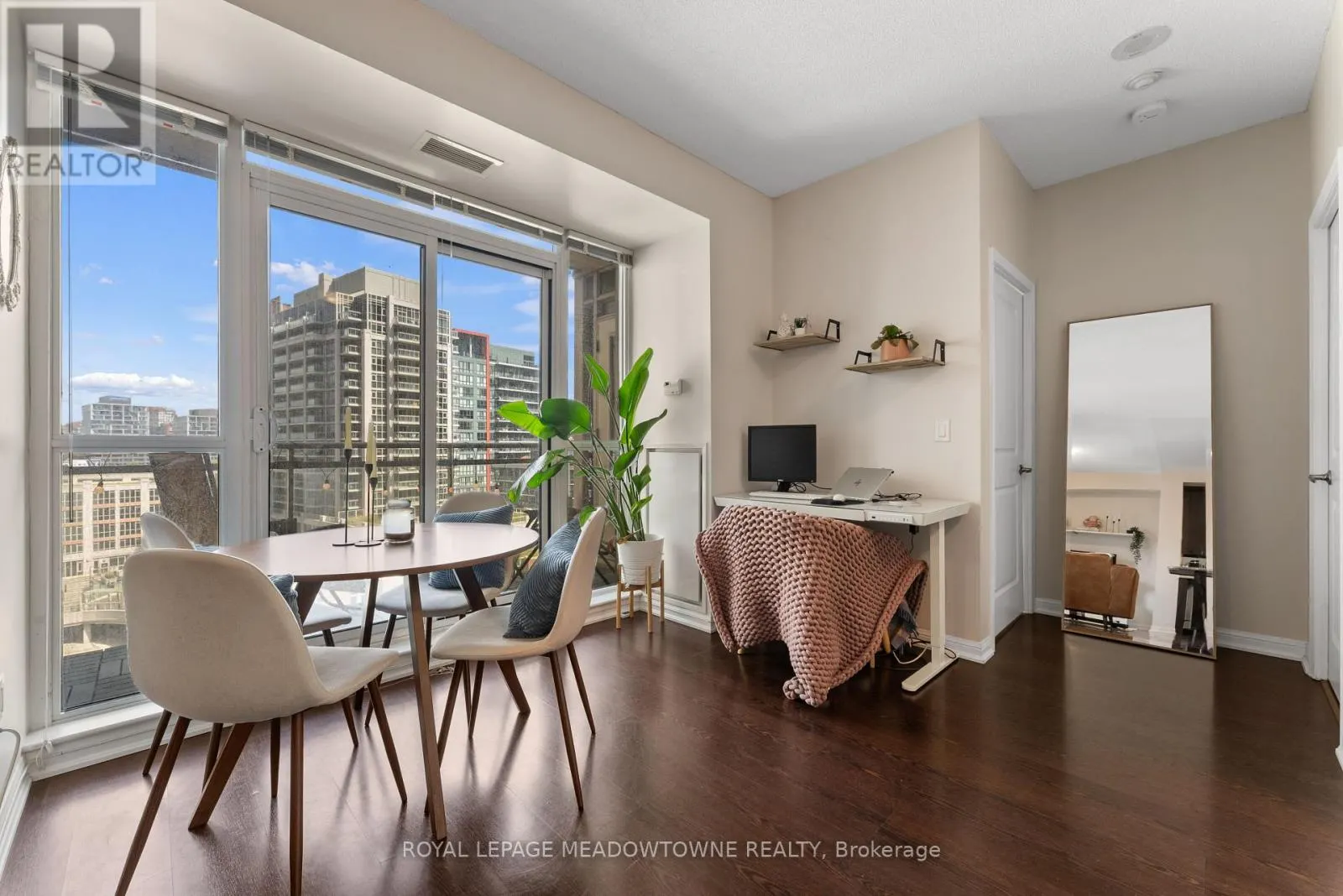 916 - 628 FLEET STREET