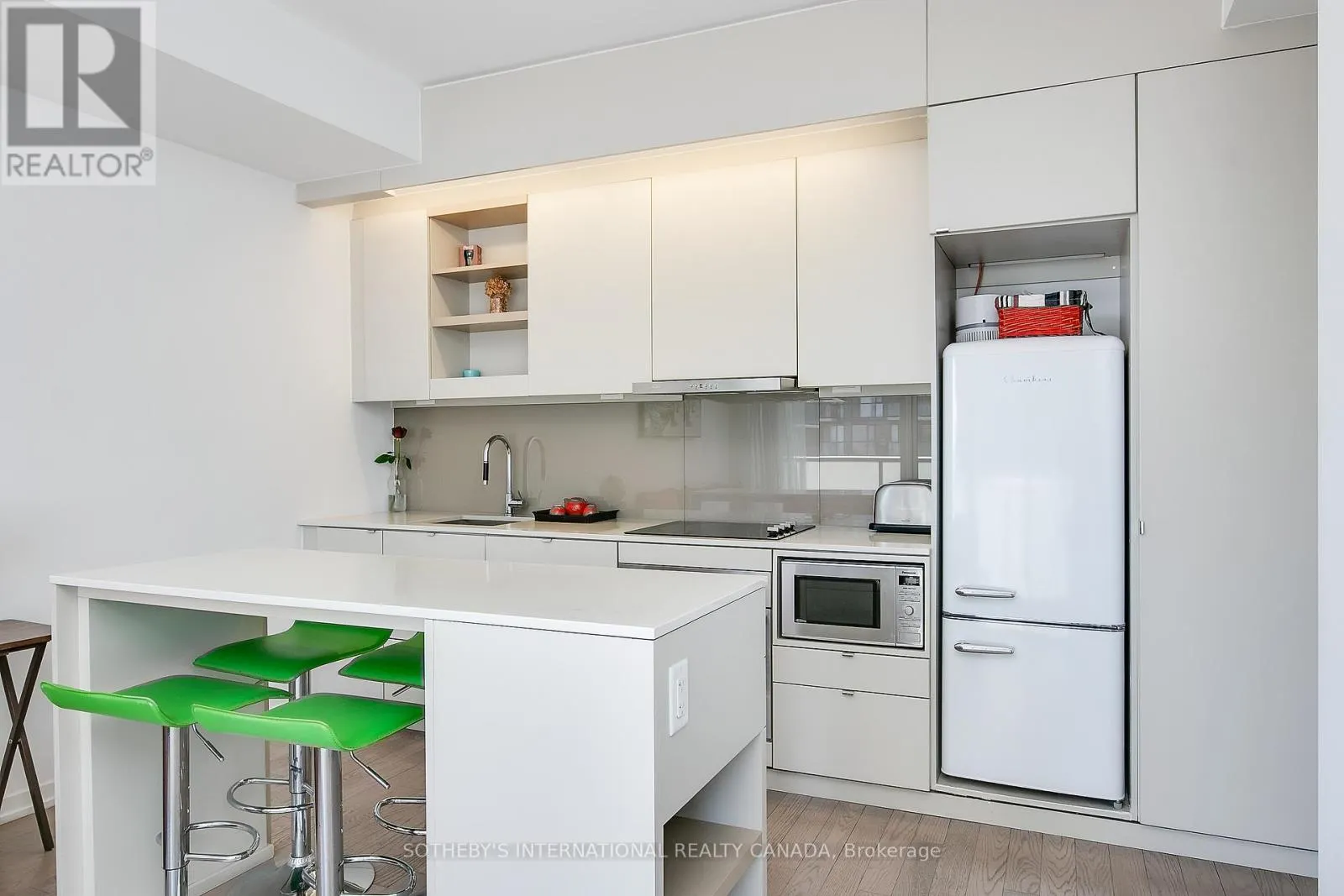 3407 - 101 PETER STREET W