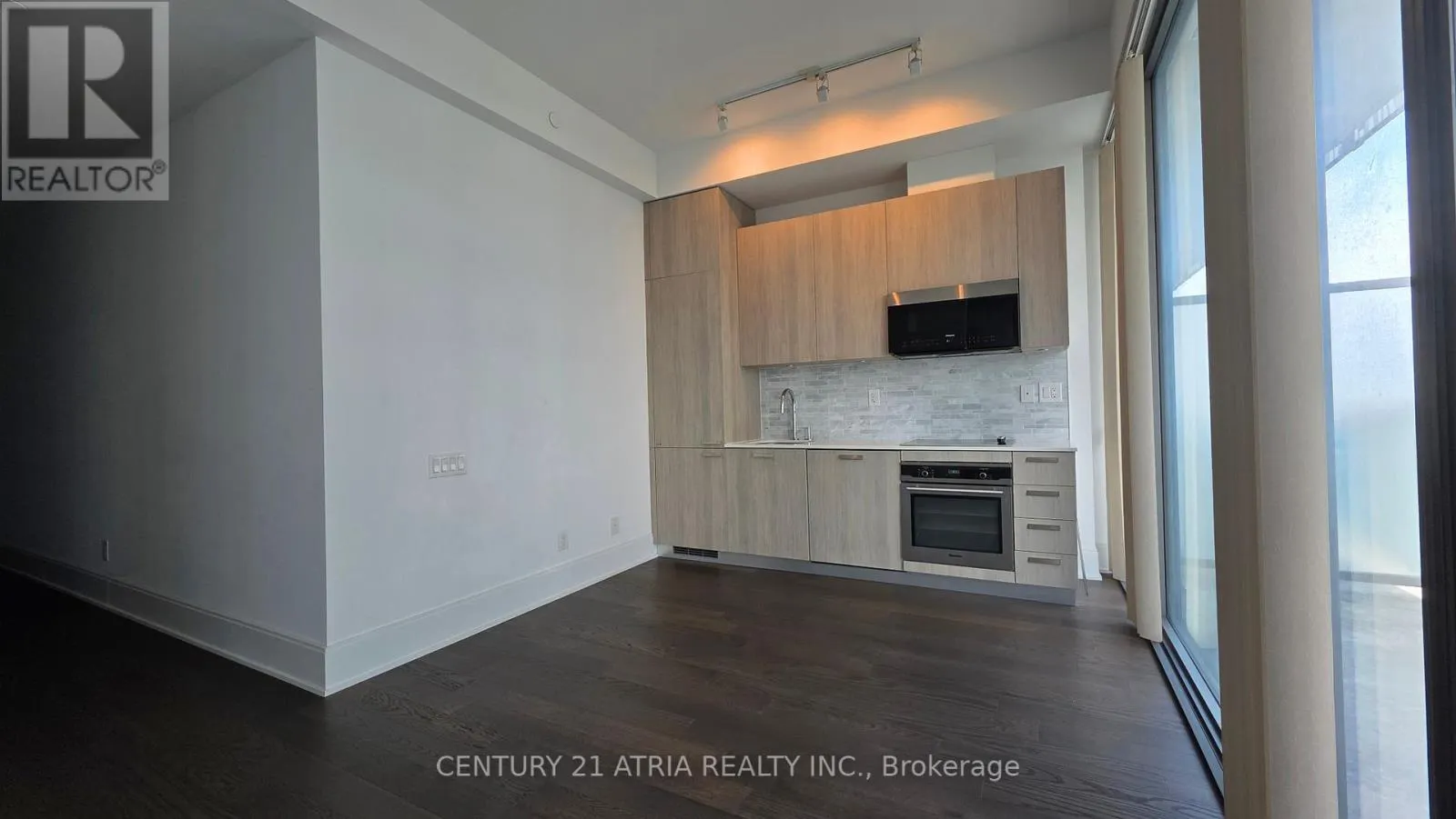 LPH5305 - 50 CHARLES STREET E