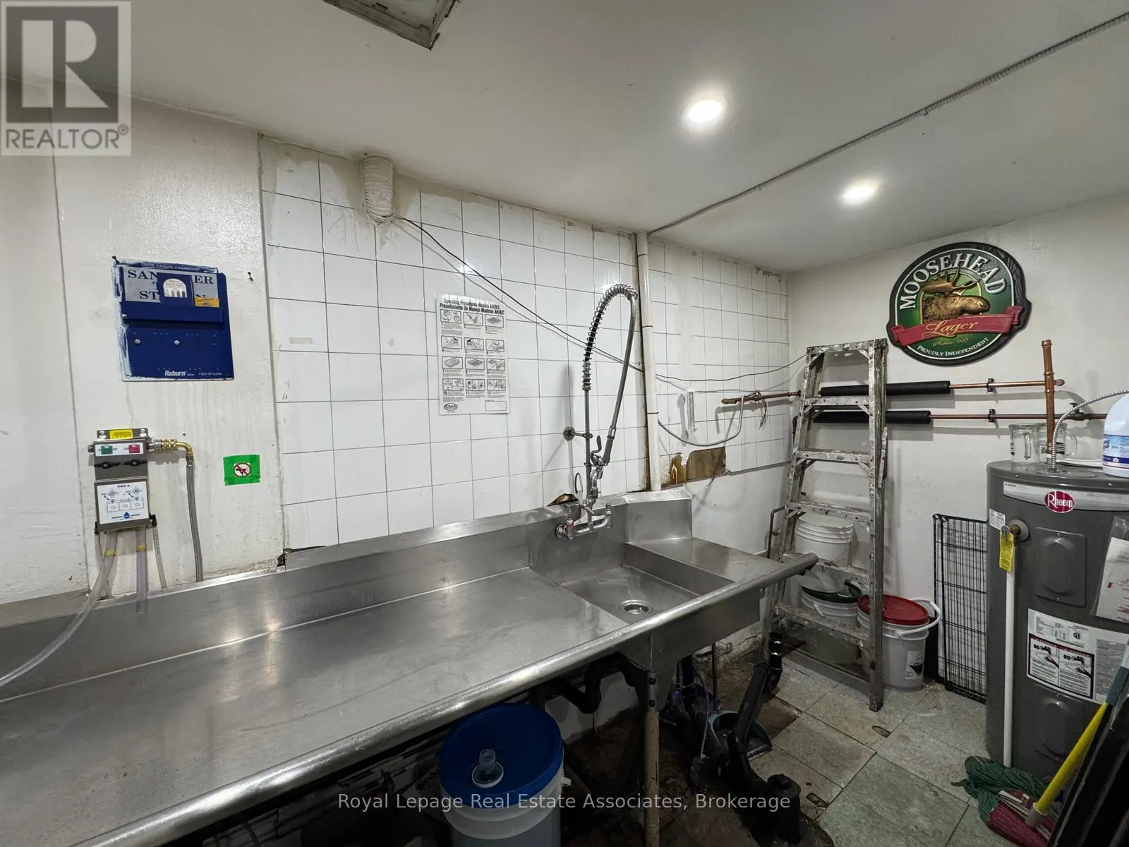 286 EGLINTON AVENUE W