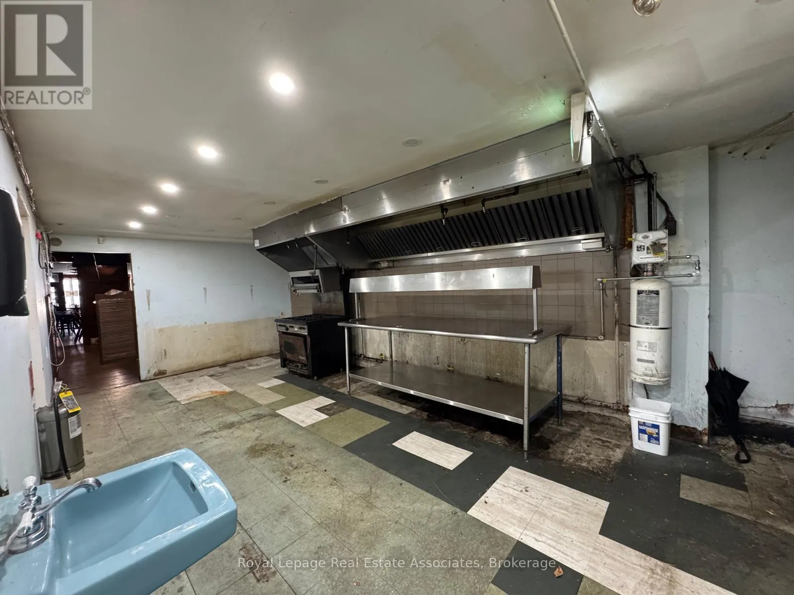 286 EGLINTON AVENUE W
