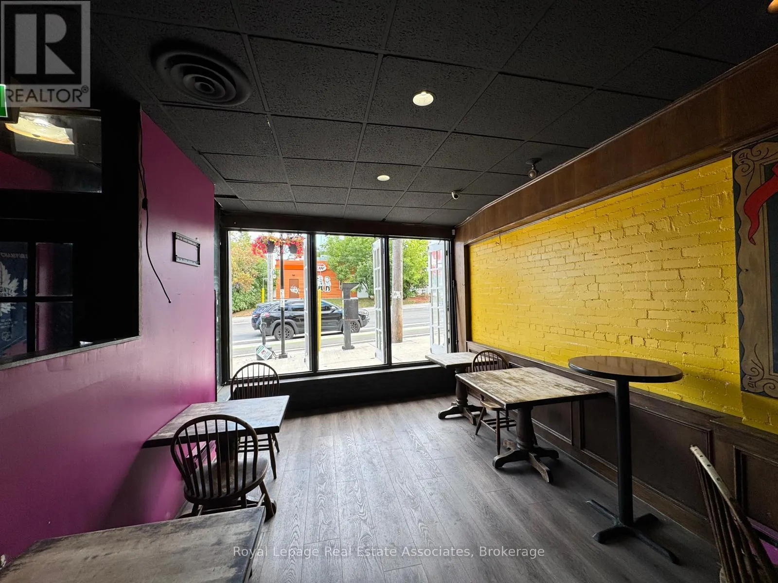286 EGLINTON AVENUE W