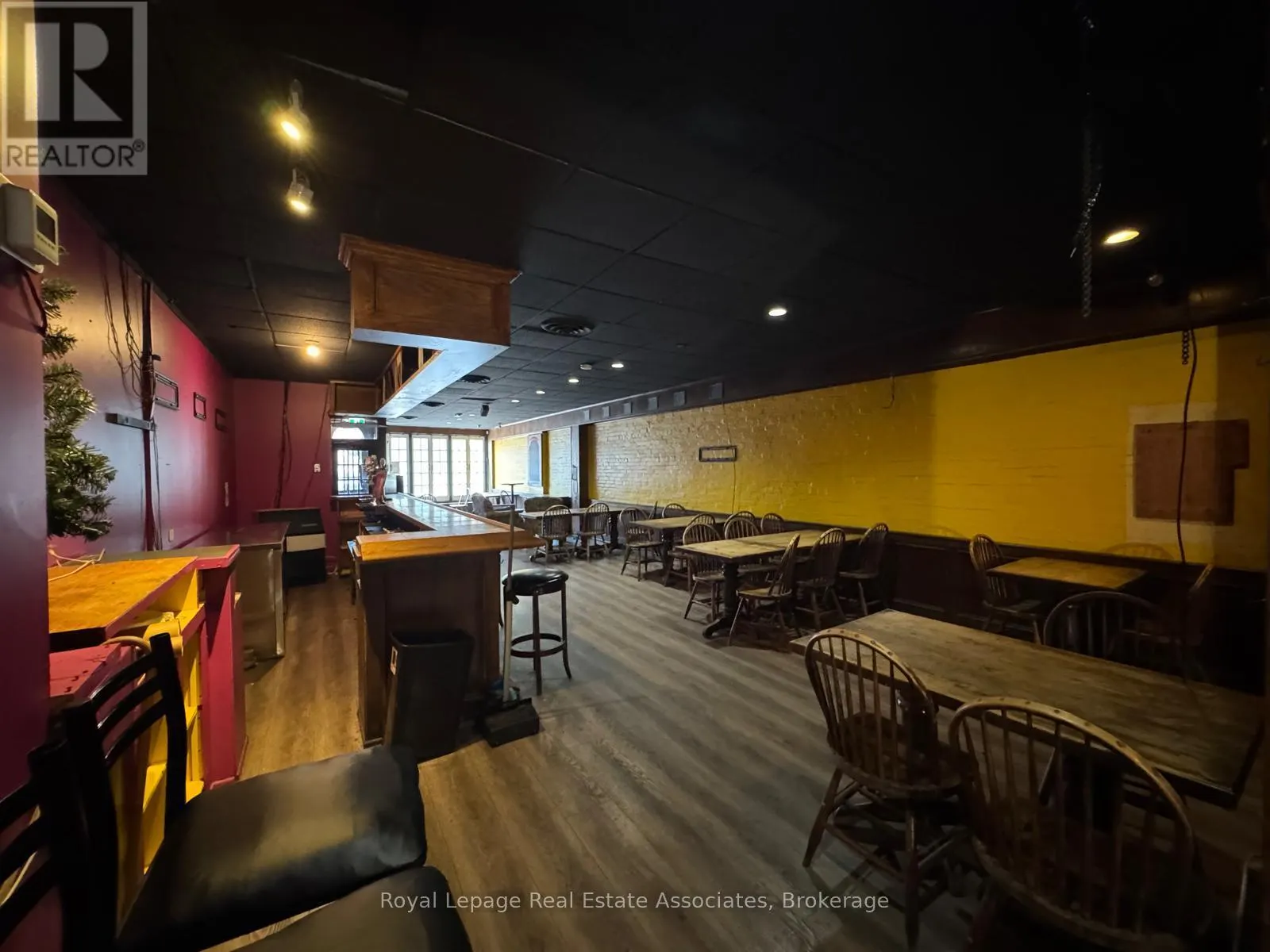 286 EGLINTON AVENUE W