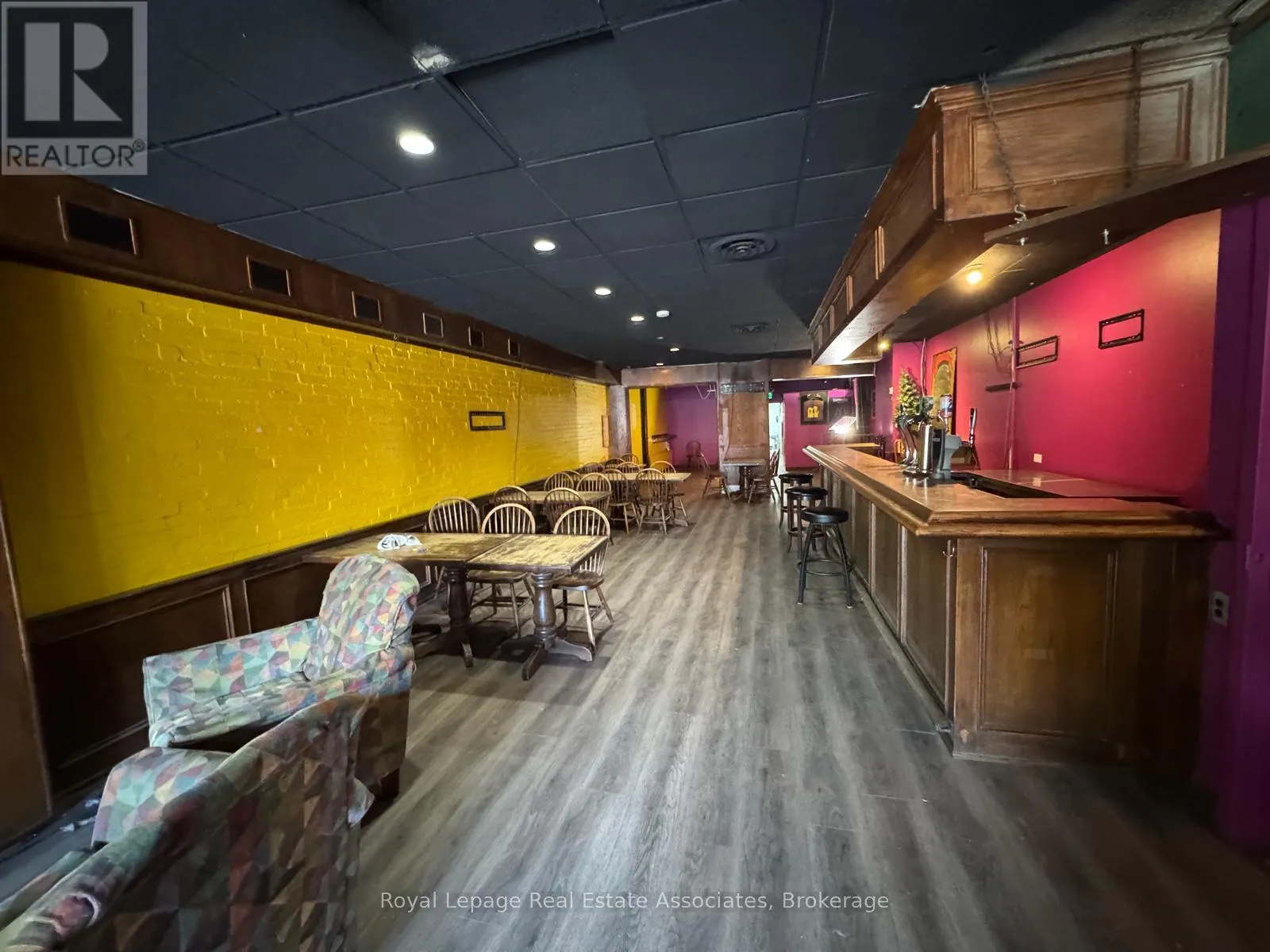 286 EGLINTON AVENUE W