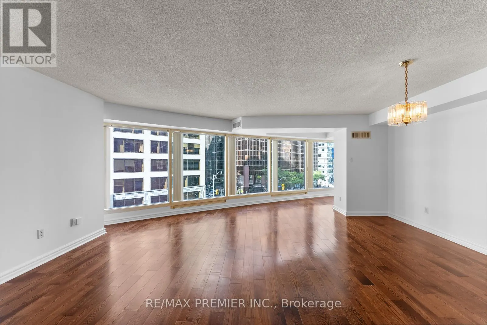 502 - 33 UNIVERSITY AVENUE