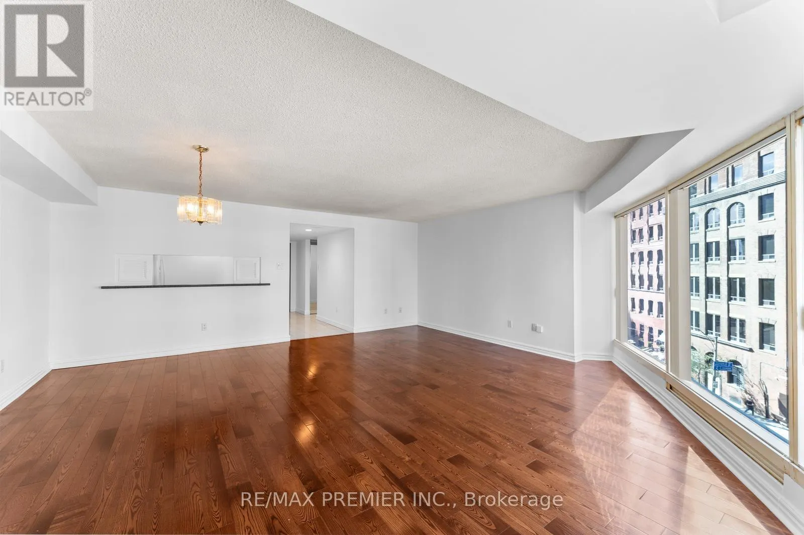 502 - 33 UNIVERSITY AVENUE