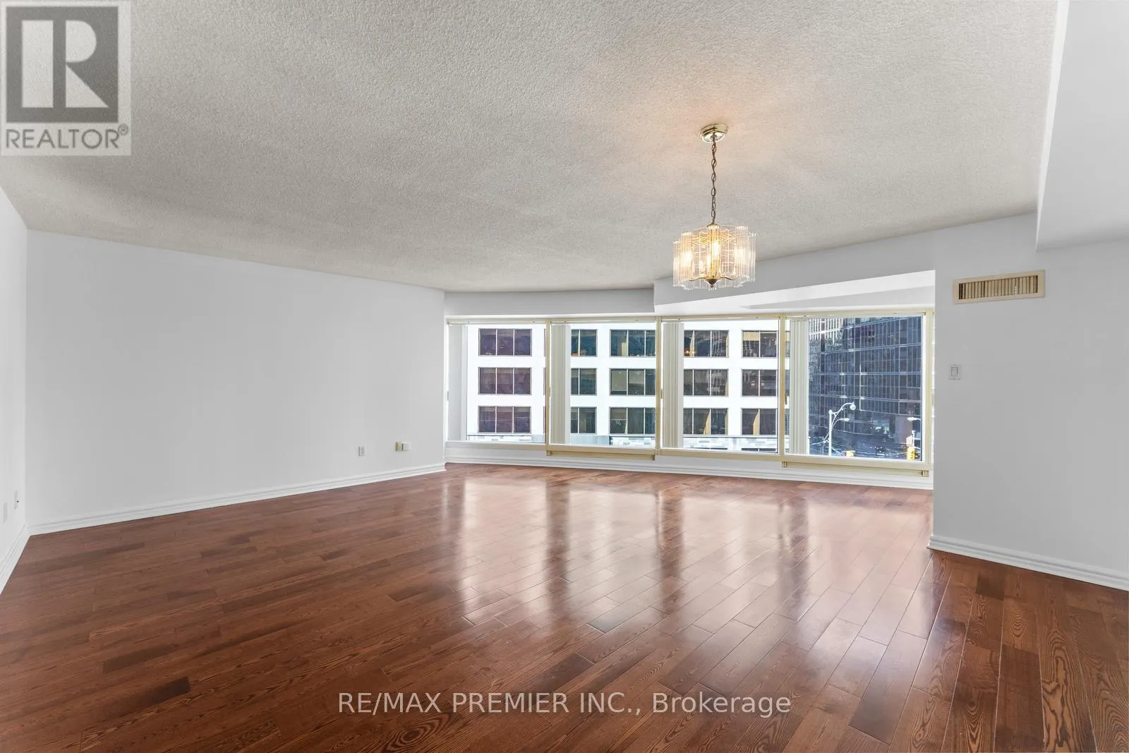 502 - 33 UNIVERSITY AVENUE