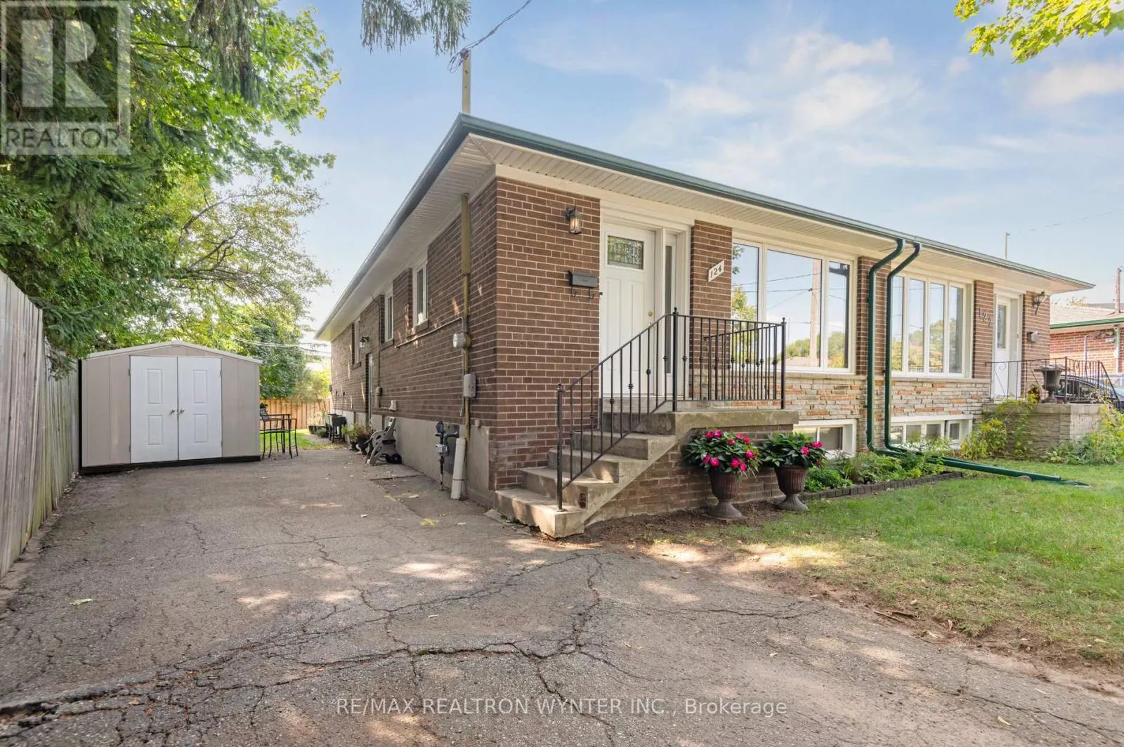 124 FORTROSE CRESCENT
