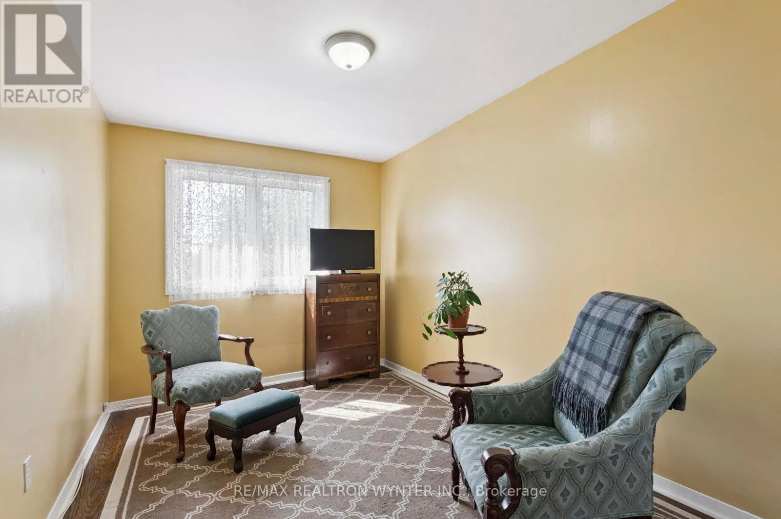 124 FORTROSE CRESCENT