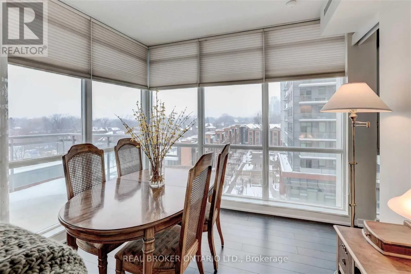 702 - 30 CANTERBURY PLACE