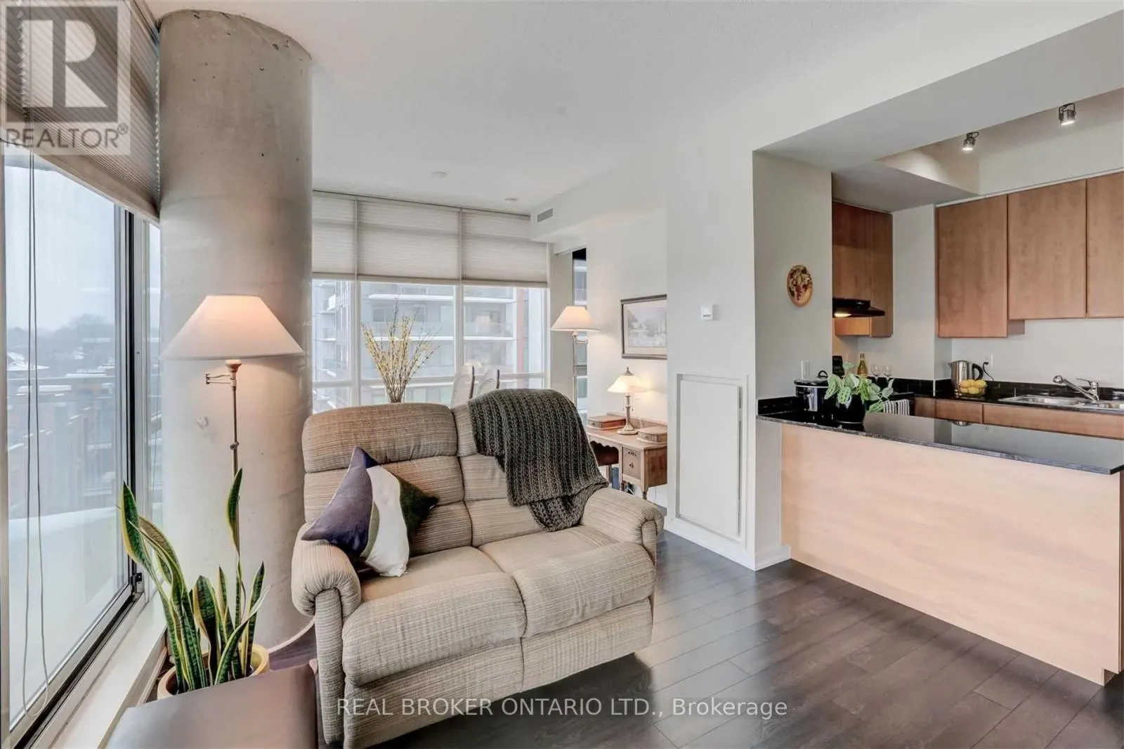 702 - 30 CANTERBURY PLACE